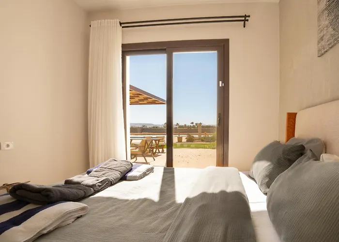 Nyaraló Cyan Lagoon-front Shared Pool & Evening Sunsets *