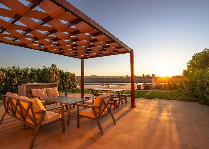 Nyaraló Cyan Lagoon-front Shared Pool & Evening Sunsets